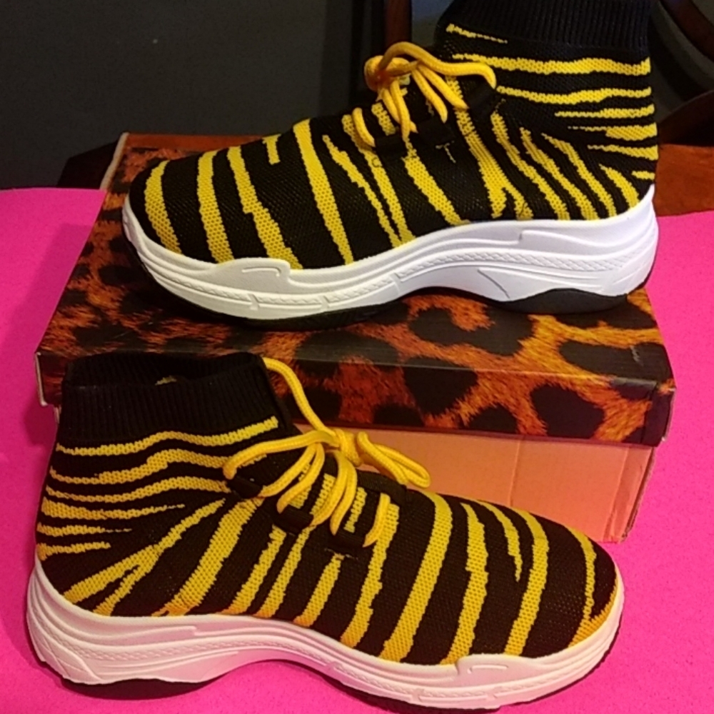 🛑🖐️ SALE Lemonade Zerbra Mesh Knit Sneaker NWOT